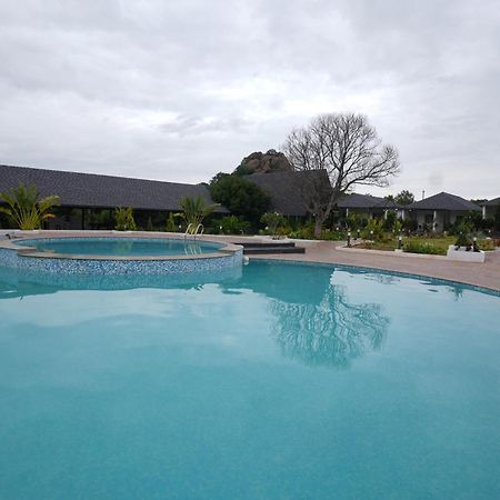 Q Mango Resort Rāmanagaram Buitenkant foto